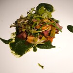 yokoyama - 近江牛ハツ ミル貝 ホッキ貝 赤貝 春菊とワカメと搾菜（ザーサイ）のソース