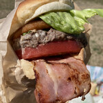 Tumbleweed burgers cafe 本店 - 再びアボカドバーガー（ベーコンチーズバーガーは撮り忘れました、ごめんなさい）