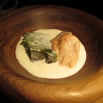 yokoyama - 抹茶のテリーヌ 蓮と梅餡のアイス 杏仁の微炭酸のソース