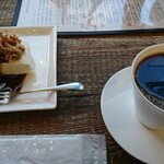 AMBER DROP COFFEE ROASTERS - ゴルゴンゾーラレアチーズケーキと