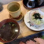 Kaiten Zushi Sushi Maru - 赤だし、豆腐サラダ【2022.3】