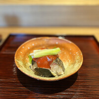 京味 もと井 - 水ナス、サワラの皮目炙り、梅肉タレ