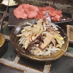 焼肉ホルモン 龍の巣 - もやし, メンマ, キクラゲの和え物（多分新メニュー