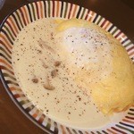 ホワイトソースのオムライス