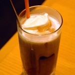 伊皿子 莢 - コーヒーフロート