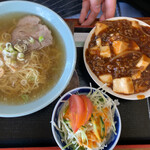 Chuuka Eihou - 麻婆丼セット￥650 麻婆丼ミニ←これはミニじゃない(笑)  とラーメンとサラダ