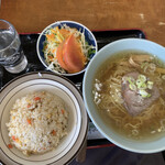 中華・永芳 - 料理写真:チャーハンセット￥650 ミニチャーハンとラーメンとサラダ