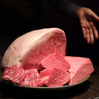 焼肉うしごろ 銀座並木通り店 - お肉の説明も丁寧