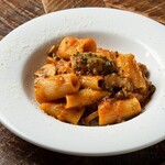 Bolognese rigatoni with coarsely ground meat