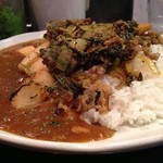 カルダモン． - 牛肉、高菜、ポテトのカレー