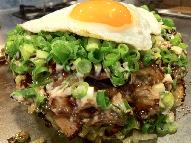 料理の鉄人28号プロデュース 鉄人スペシャル メガお好み焼き 2 000円を今なら半額 13年2月11日爆誕 ガォー 笑 By 料理の 鉄人28号 かの末 大倉山 お好み焼き 食べログ