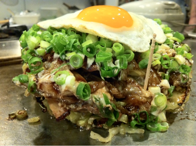 料理の鉄人28号プロデュース 鉄人スペシャル メガお好み焼き 2 000円を今なら半額 13年2月11日爆誕 ガォー 笑 By 料理の 鉄人28号 かの末 大倉山 お好み焼き 食べログ