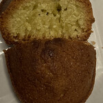 ママのえらんだ元町ケーキ - フィナンシェ　ピスタチオの断面