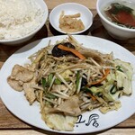 れんげ食堂 Toshu - 「肉野菜炒め定食」693円也。ごはん大盛りで770円也。税込。