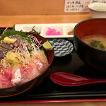 Rinkairou Shinkai Shokujidokoro - おまかせ海鮮丼 1100円。