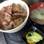 Tenguya - ステーキ丼は中は生肉