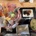 たんぱく大国 - 日替り海鮮丼¥1650