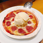 ビストロ ラ コケット - いちごのオムレツ　アイスクリーム添え