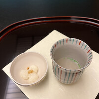 錦水 - ゴチになります特別コース２５０００円（推定）。飯蒸し、しじみ汁。しじみ汁は、濃縮してあるタイプで、濃い旨味が良かったです（╹◡╹）