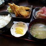 のっけ家 - エビフライ定食\１０００