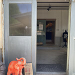 スープカレーなっぱ - パオ〜ン❣️ここを入ると広い待合室、こちらでお姉さんに注文と支払いを。