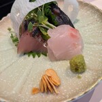 Iroha - お刺身3点盛り！鯛、カツオ、ハマチ、大根でオシャレに演出！