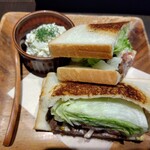 自家焙煎珈琲みじんこ - ハンバーグサンド全体