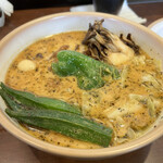 SOUP CURRY KING - チキンカリー　スープ　オクラ、舞茸トッピング