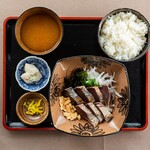 Tataki set meal of straw-grilled bonito from Kochi Prefecture