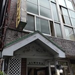 アーモンド - 店舗外。