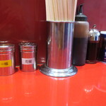 ラーメン二郎 - 卓上調味料