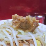 ラーメン二郎 - 豚の厚み