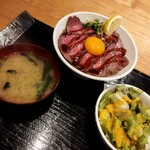 Wagyuu Yakiniku Ushiwaka Maru - ローストビーフ丼