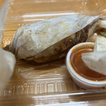 さいとう食堂 - 【シンガポールペーパーチキン】①紙に包まれているチキン。開いてみたら、、、