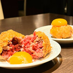 馬肉料理 小桜 - 馬肉のユッケメンチカツ