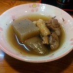 菊乃家本店 - お通し(鶏肉、こんにゃくとごぼうの筑前煮風)