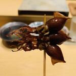 鮨 由う - ・蛍烏賊の串焼き スチームボイル