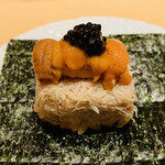 鮨 由う - ・港区巻き
      （北海道噴火湾産毛蟹と北海道産エゾバフンウニ
      　由うオリジナルキャビアのせ）