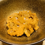 鮨 由う - ・鹿児島産赤ウニの小丼 岩塩で