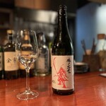 Machiya Jukusei Uro - 日本酒はワイングラスで提供