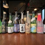 Machiya Jukusei Uro - さまざまな日本酒のラインナップ