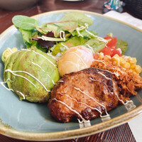ジンジャーズビーチ - アボカドロコモコ　1500円