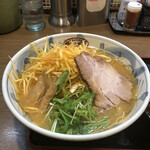 ゆきむら亭 - ネギらーめん(味噌味) 卓上一味唐辛子との相性が良い‼︎