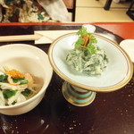 松幸 - 蟹と春菊のおひたし（左）セリの白和え（右）