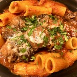 ヴィノテカ・メッシーナ - 迫力の牛テール煮込みパスタ