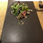 神戸牛炉窯焼ステーキ 雪月風花 北野坂 - サラダ　ユッケ？ローストビーフ添え