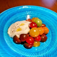 Japanese Restaurant KINZA - とまと・とまと・とまとのストラッチャッテッラチーズサラダ