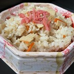 h Umazake Umaaji Yoridokoro Shinsui - 『彩り弁当』の「ご飯物 たけのこご飯」