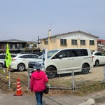 Ramen Kiraku - 店の裏の駐車場、5台まで停められる