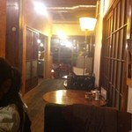 イリヤプラスカフェ - 奥の席から入口側をみた時